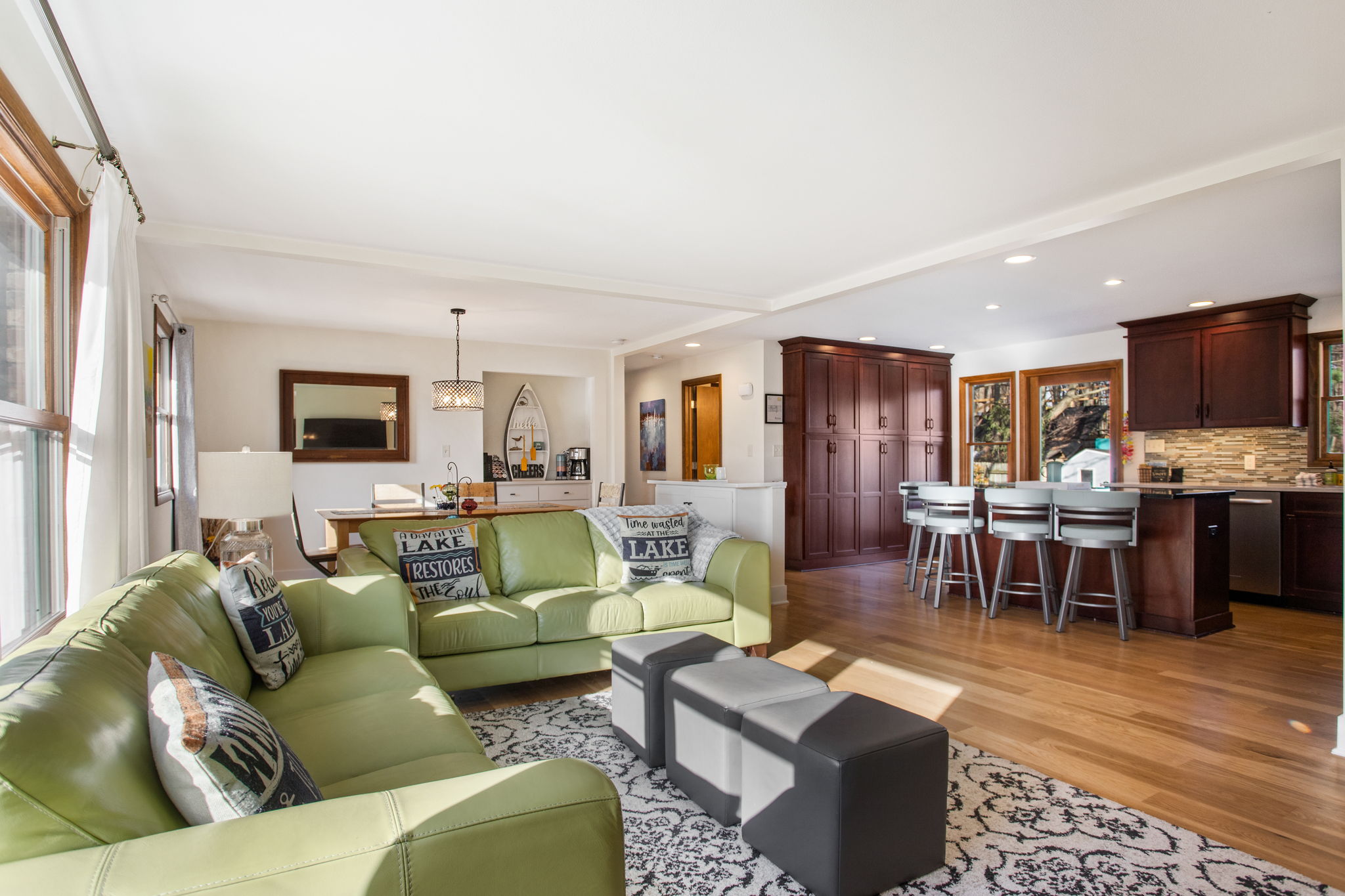 Woodcliff Cottage Upscale Lakeshore